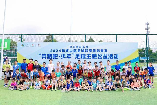 坚决打这一点！杨瀚森低位背打 但遭对手快速包夹&球被破坏出界